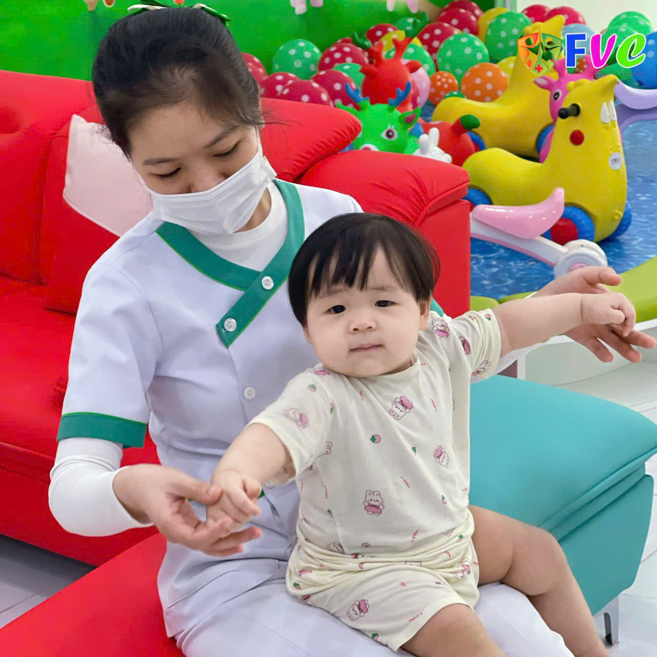 Vì sao trẻ em và người lớn cần uống vaccine tả?