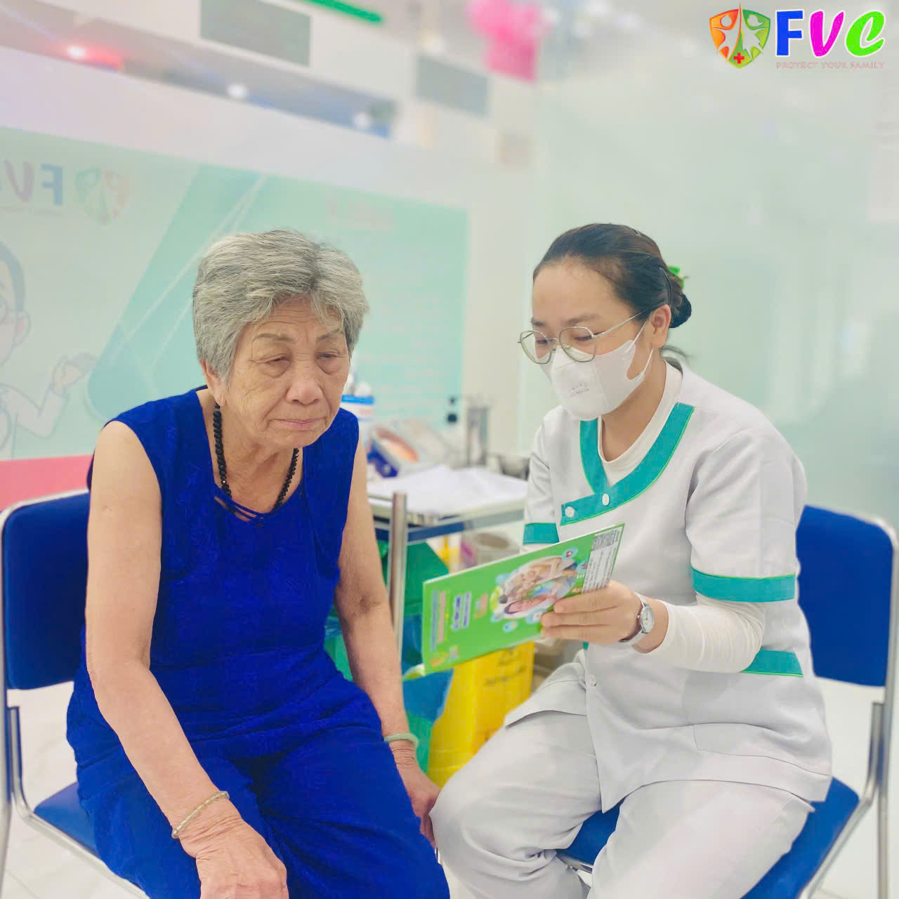Sự cần thiết của việc tiêm vắc xin phòng bệnh cho người cao tuổi