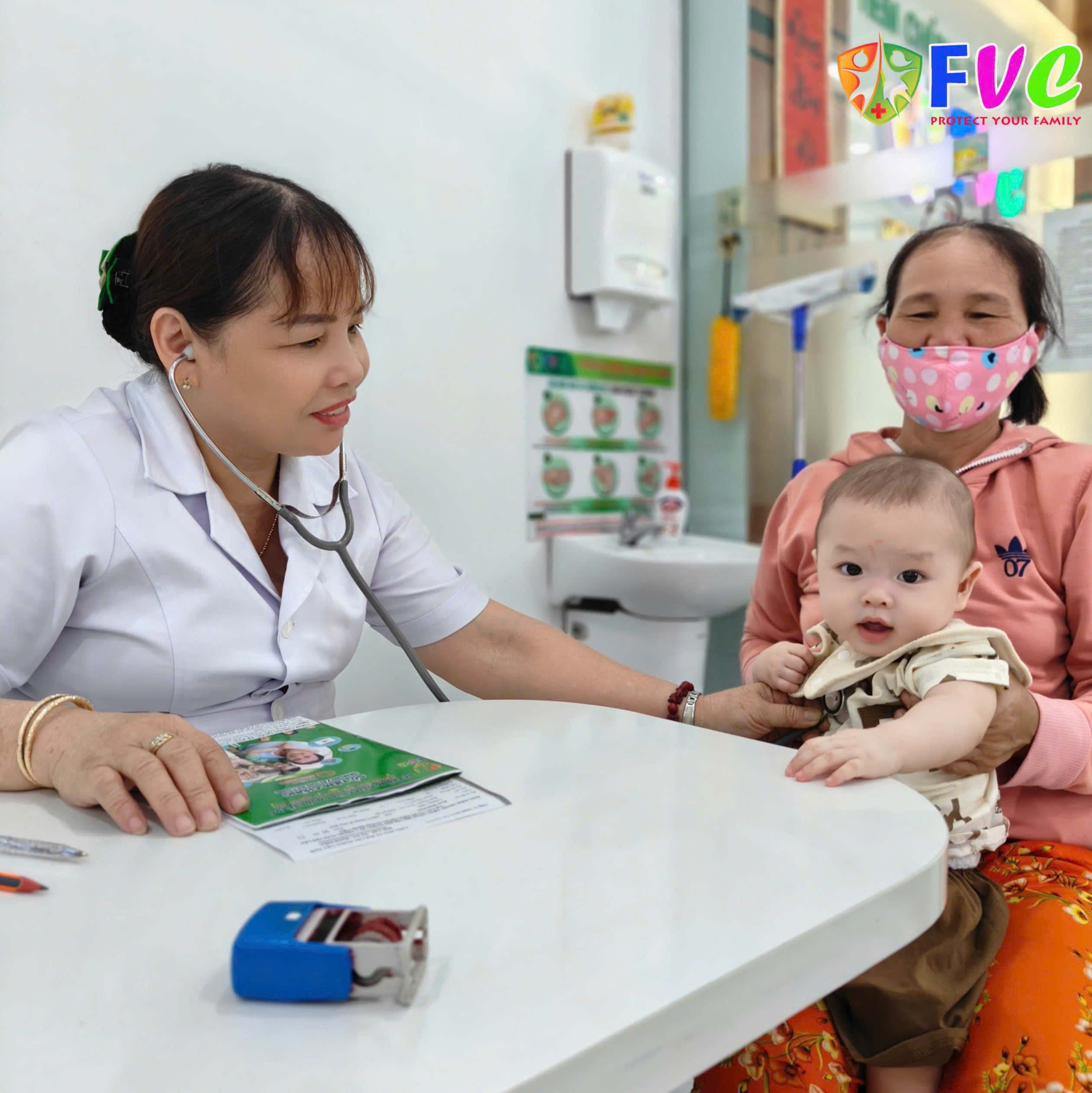 Đẩy mạnh kế hoạch tiêm vaccine cho người lớn, nhất là nhóm có bệnh nền