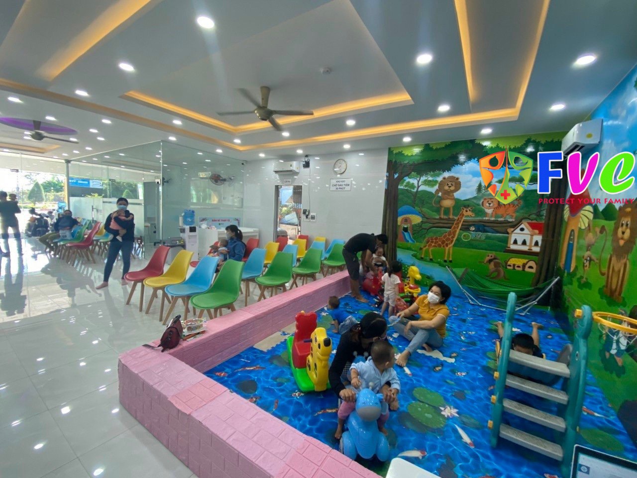 Bé trai 2 tuổi mắc sùi mào gà lây từ người chăm sóc