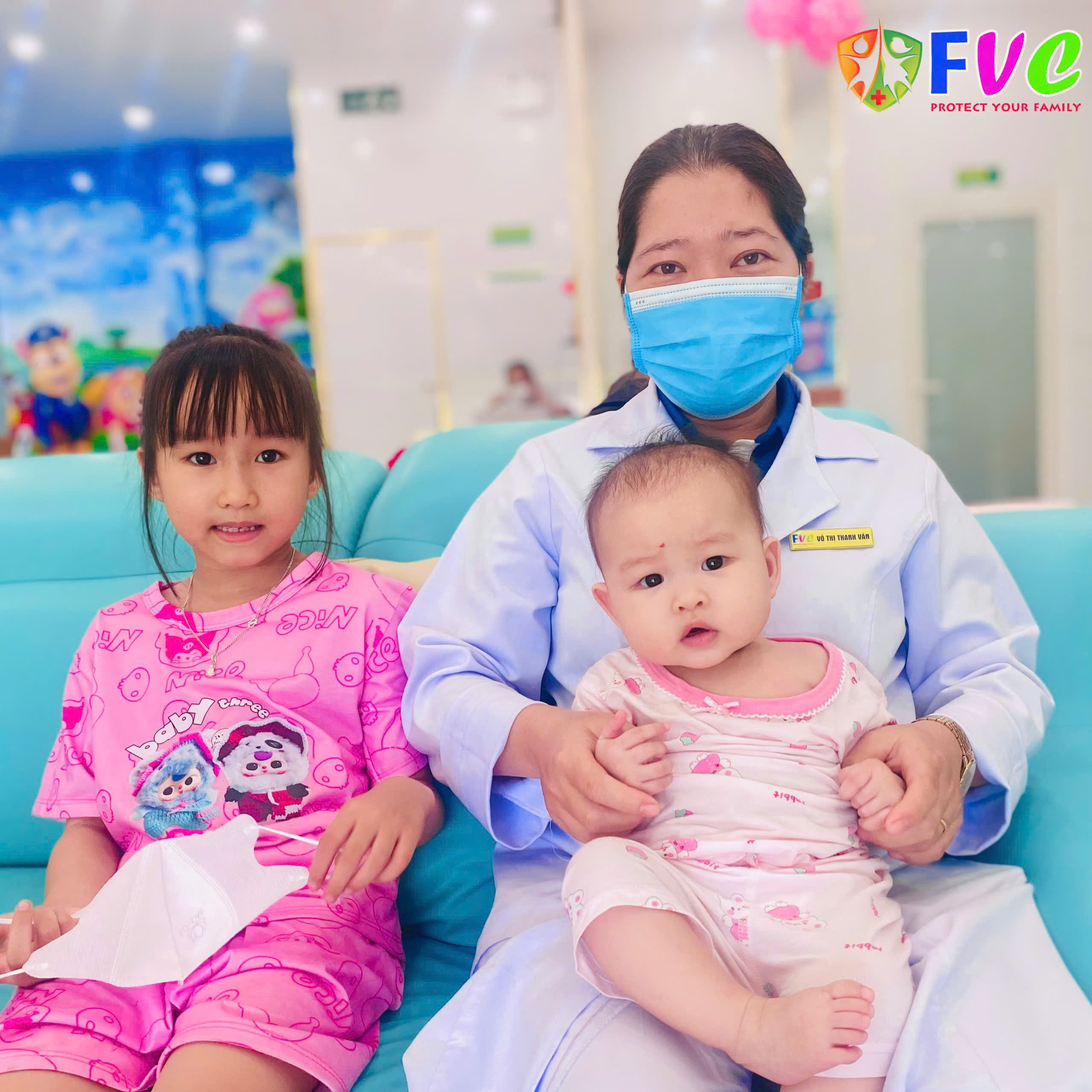 Bị chó cắn chỉ tiêm phòng uốn ván, không tiêm phòng dại, bé 8 tuổi nguy kịch