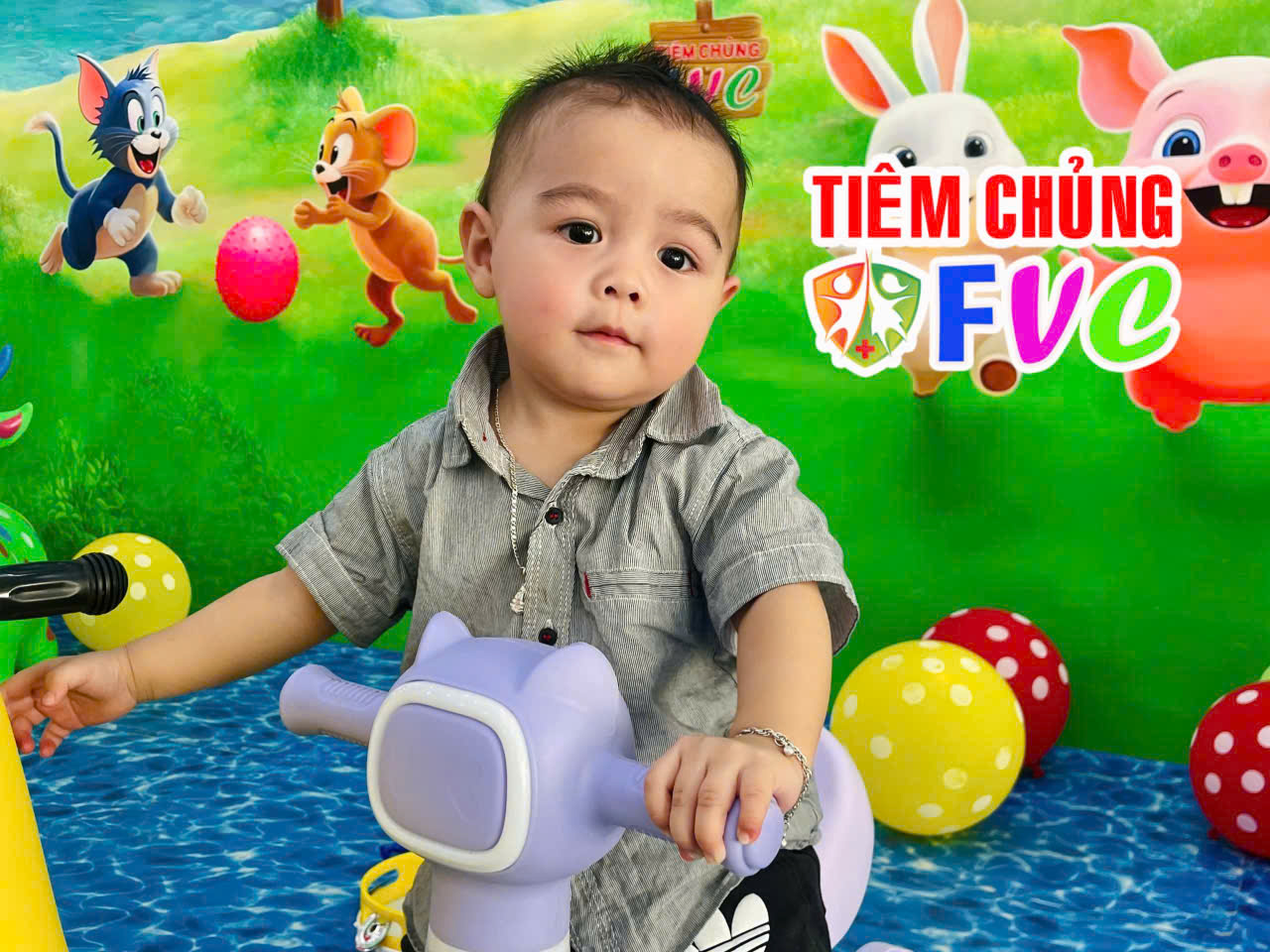 Tiêm mũi vacxin Hib ngừa viêm phổi, viêm màng não mủ cho trẻ