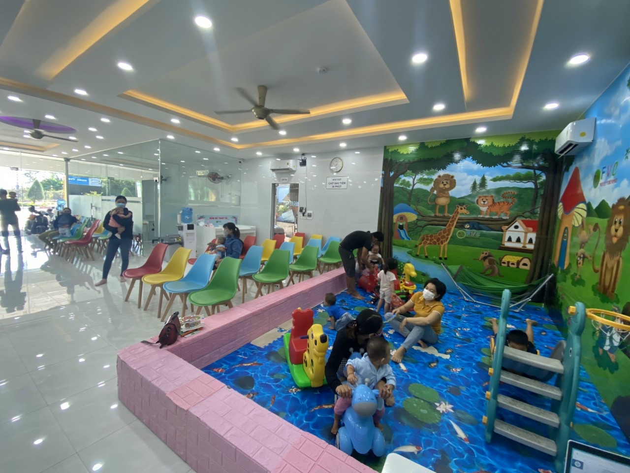 Thanh thiếu niên 9-18 tuổi cần tiêm những loại vắc xin gì?
