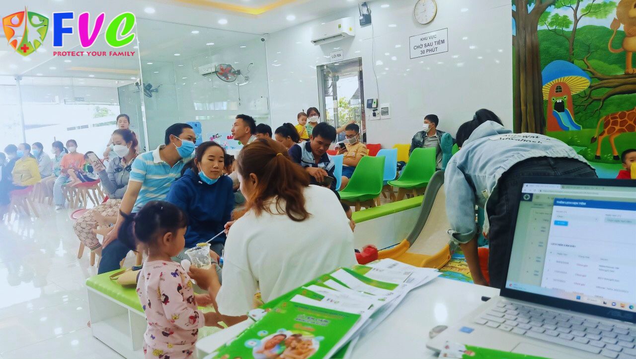 Cần làm gì khi trẻ bị ngã chấn thương răng?