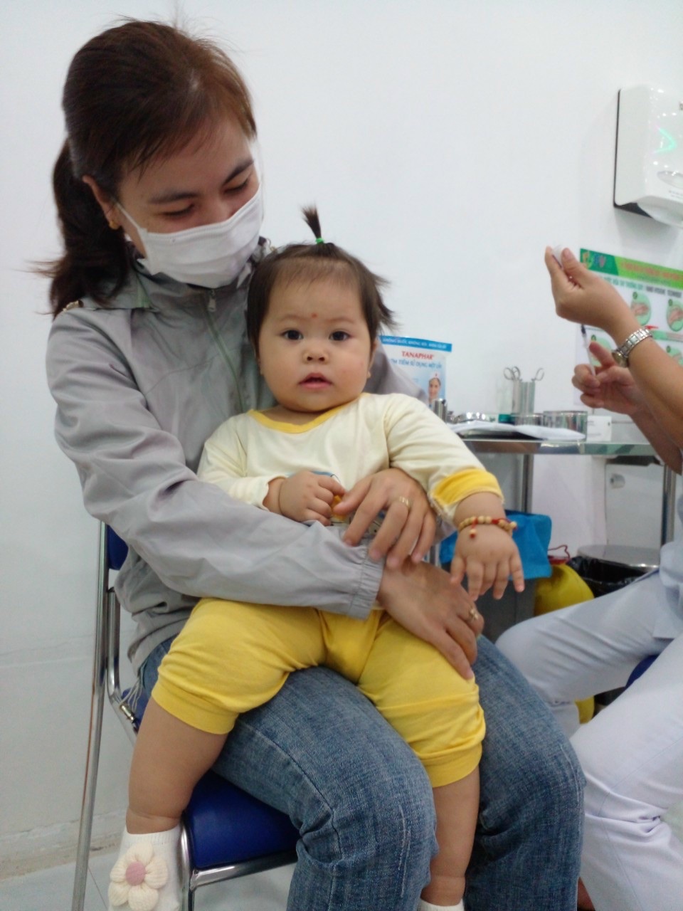 Vệ sinh ngoài da đúng cách cho trẻ nhỏ bị thủy đậu