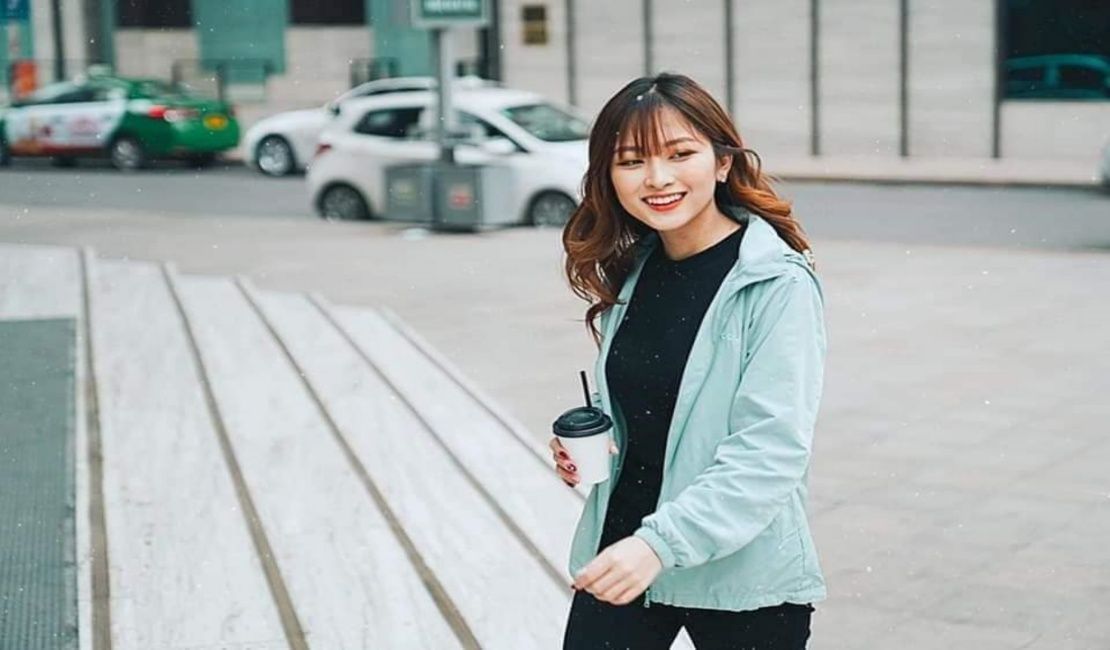 Trời mưa mặc gì đẹp? Gợi ý 3 cách mặc đẹp bất chấp thời tiết cho nàng