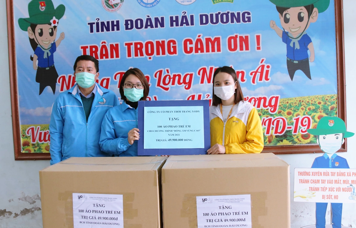 YODY tài trợ áo phao cho trẻ em vùng cao tại Hà Giang