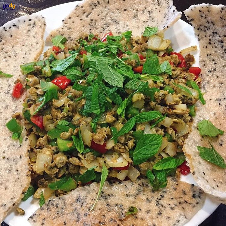 Bánh đập hến xào