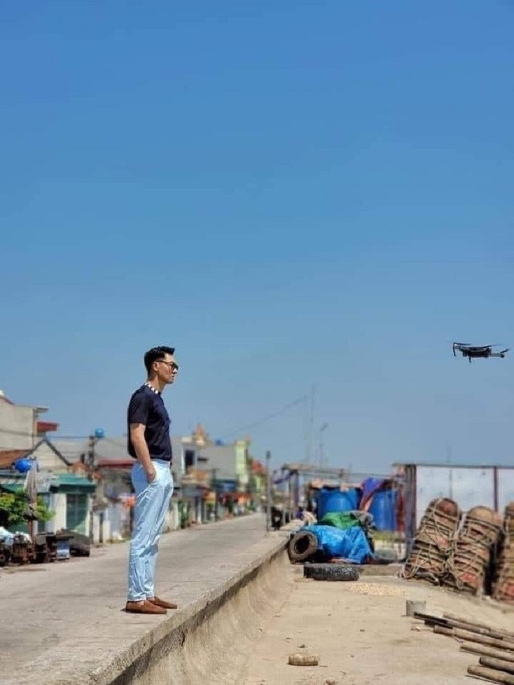 100 ảnh chụp sau lưng nam đẹp, cool ngầu và cá tính 100 Ảnh Chụp Sau Lưng Nam Đẹp, Cool Ngầu Và Cá Tính