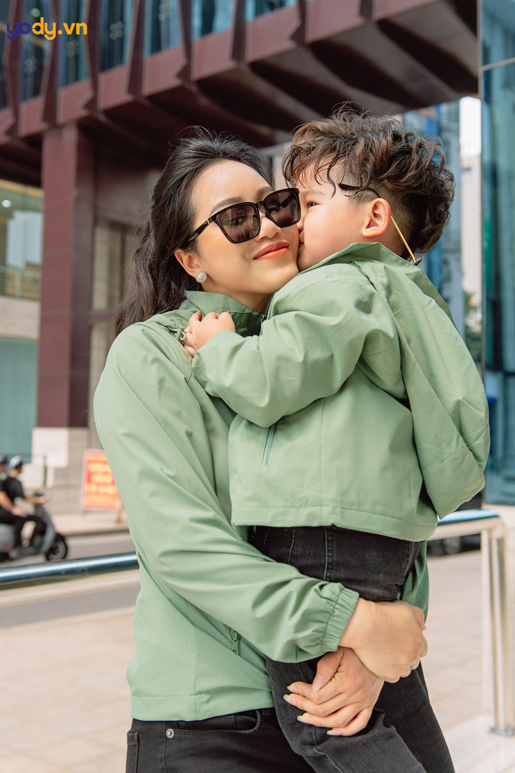 mẫu áo gió màu xanh nõn chuối đẹp