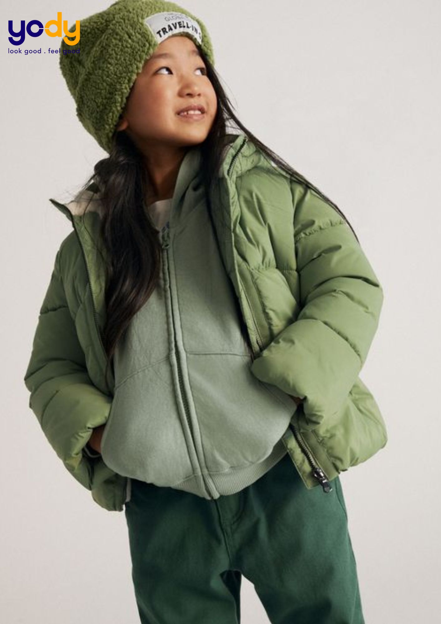 Cách phối đồ với áo hoodie trẻ em cùng áo khoác