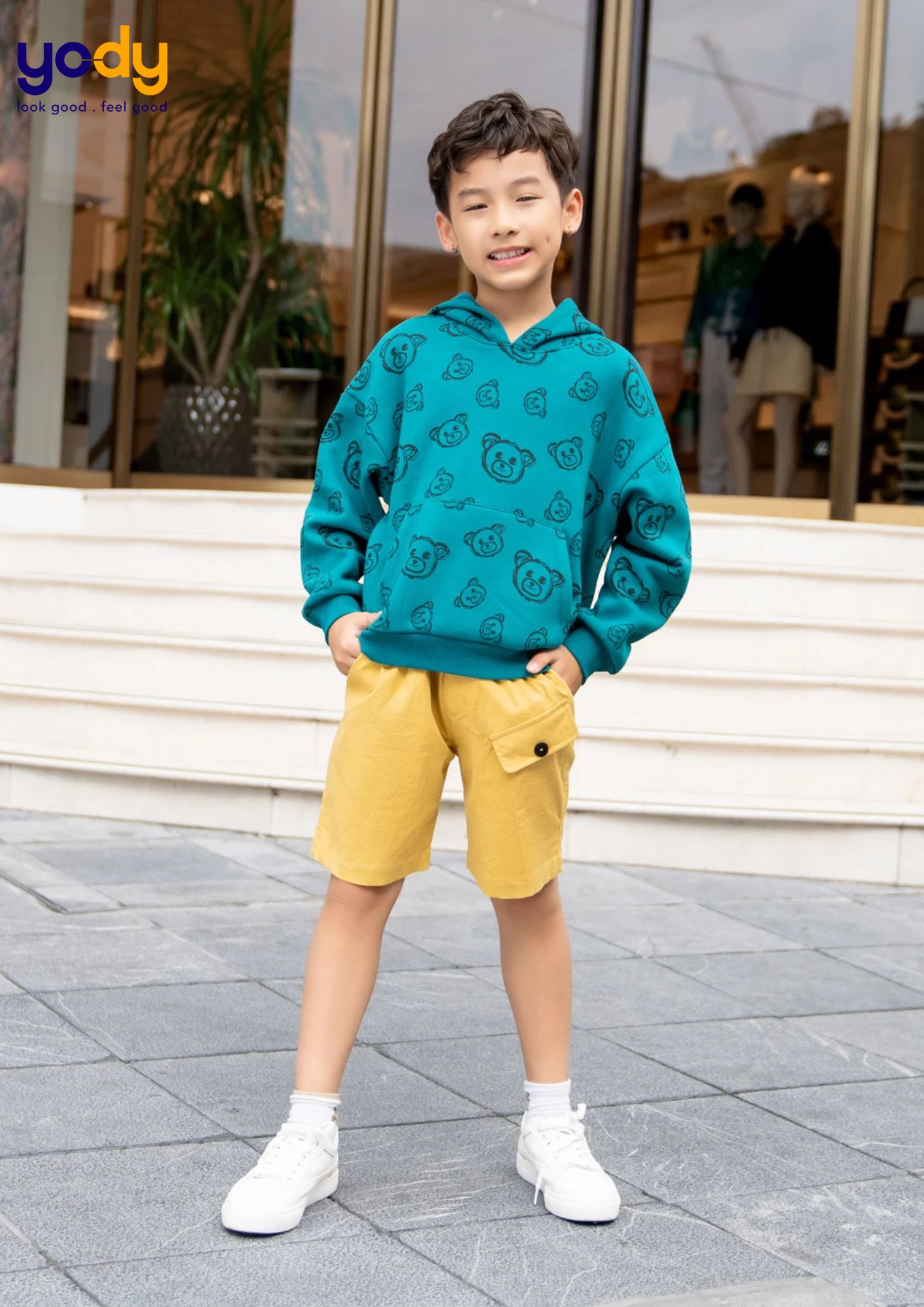 Năng động với cách sử dụng quần short phối với áo hoodie trẻ em