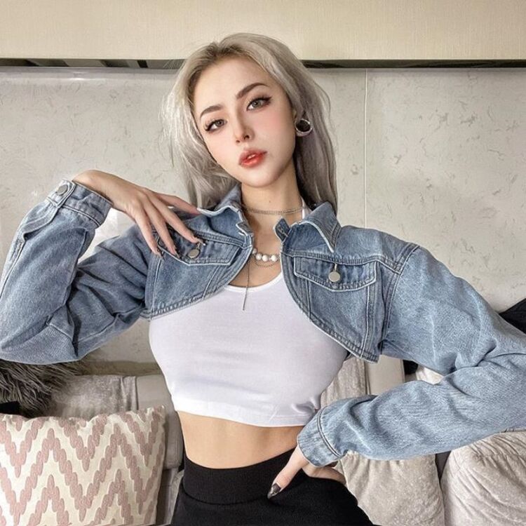 áo khoác jean nữ croptop ngắn trên lưng