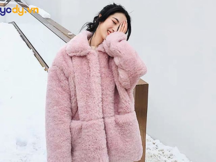 phối đồ với áo khoác lông cừu