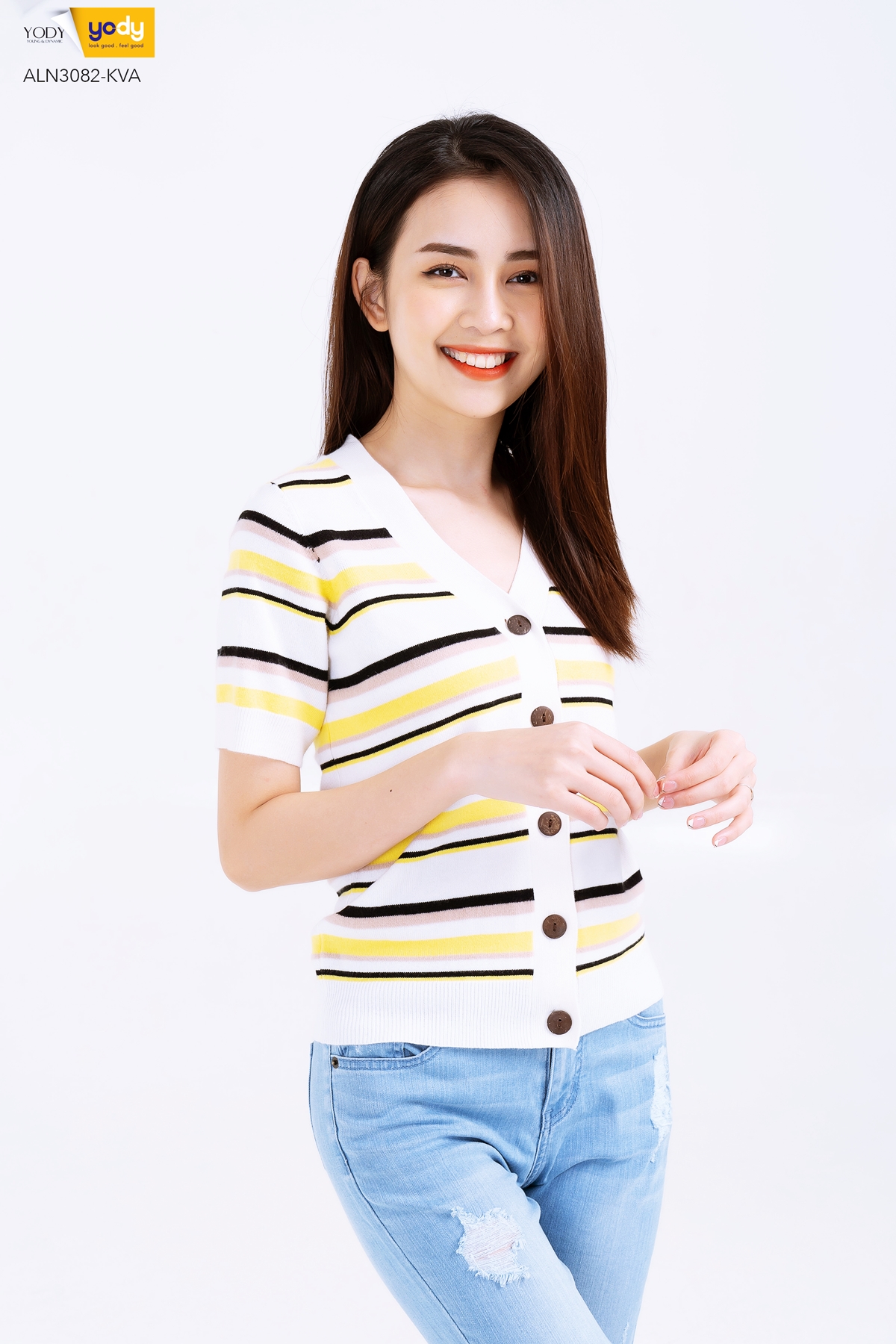 Áo len nữ ngắn tay cài cúc yody