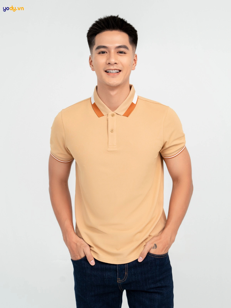 Áo polo màu kem phù hợp với mọi hoàn cảnh