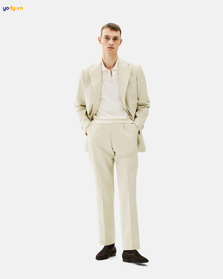 Suit lịch lãm mix cùng áo polo màu kem tone sur tone