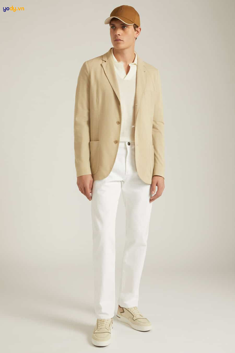 Áo polo mix cùng blazer thanh lịch
