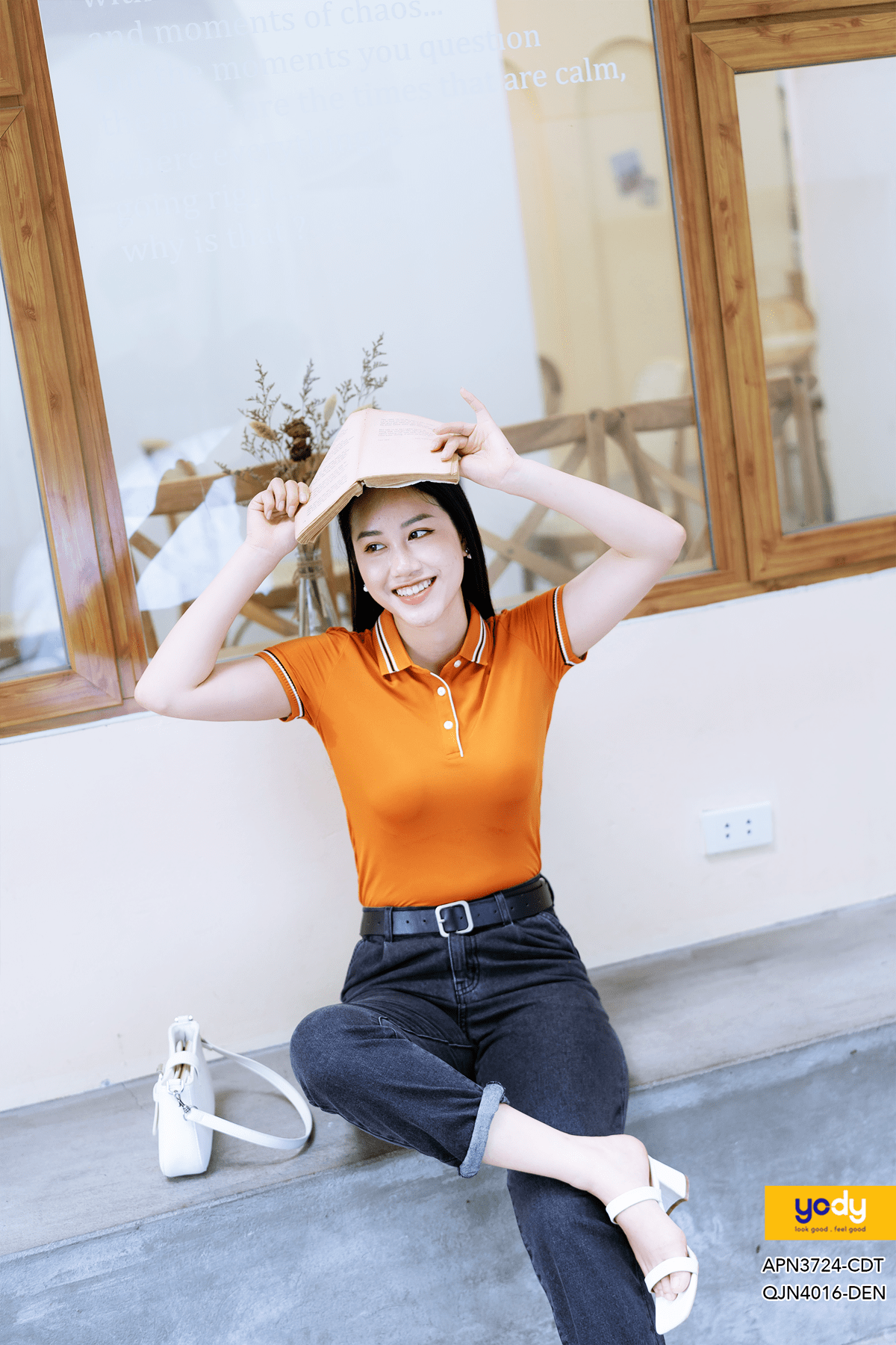 Áo polo nữ mặc với quần gì Mix áo polo nữ cùng quần jean