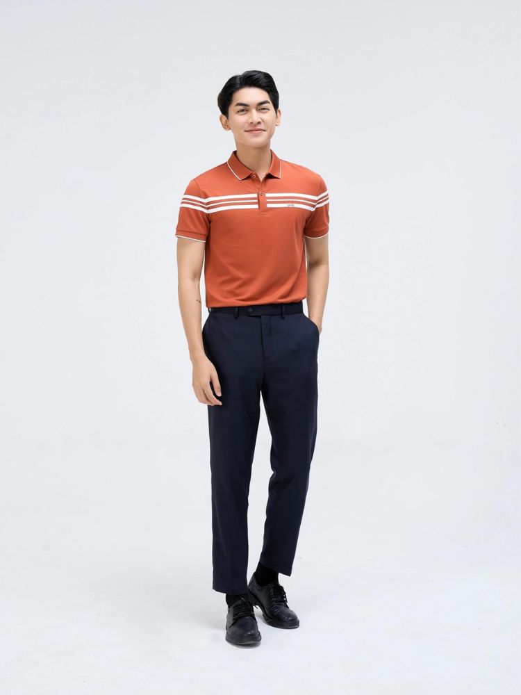 Quần tây và áo polo hoạ tiết kẻ