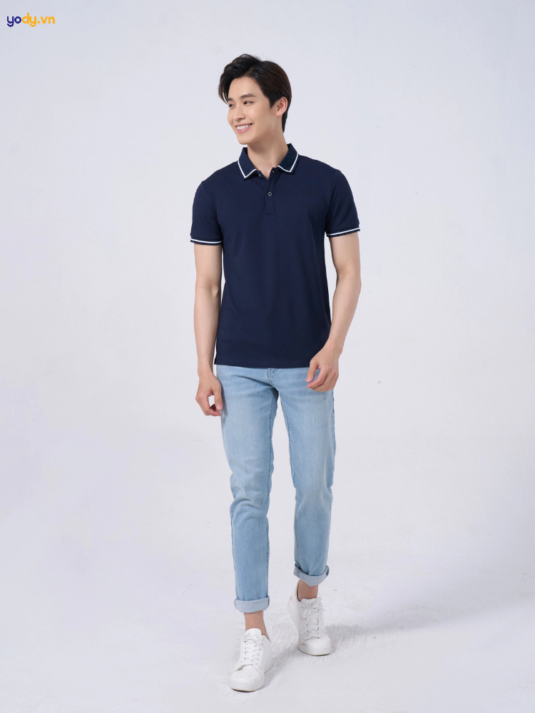 Combo áo polo xanh navy, quần denim thời thượng