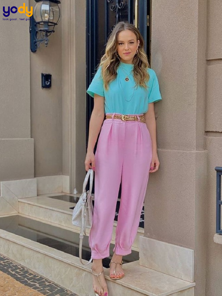 Áo thun xanh pastel mix cùng quần jogger hồng pastel