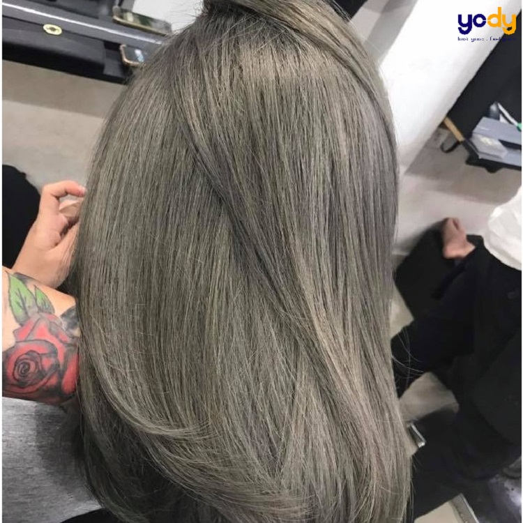 Bảng màu tóc xanh rêu chứa đựng những gam màu độc đáo và đầy nghệ thuật. Bạn có thể tô màu toàn bộ tóc hoặc chỉ một số phần để tạo điểm nhấn cho kiểu tóc của mình. Hãy cùng ngắm nhìn ảnh các kiểu tóc với bảng màu tóc xanh rêu để khám phá sự mới mẻ của mình.