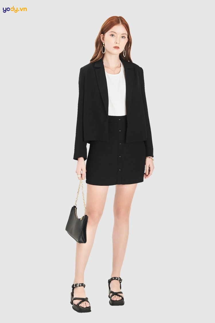 Phối áo thun dài tay với blazer thanh lịch