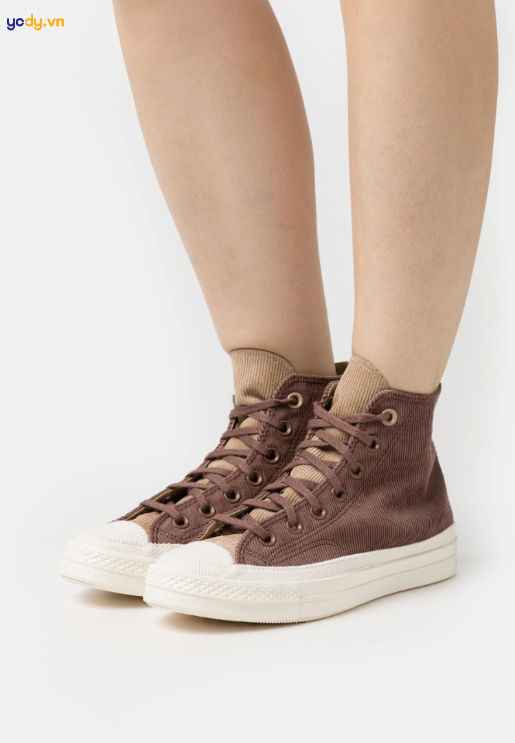Buộc dây giày Converse cao cổ kiểu giấu dây