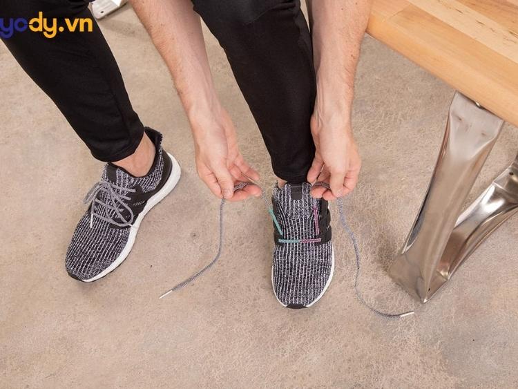 cách buộc dây giày