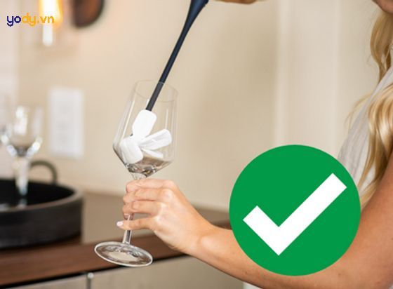 Cách chuẩn bị ly rượu vang