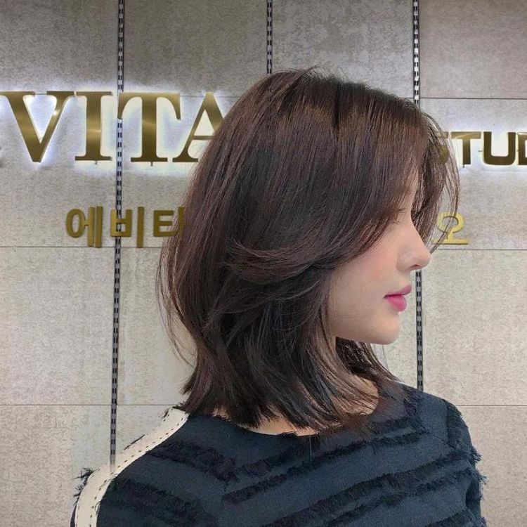 Nên cắt tóc layer nữ tại nhà hay đến salon tóc?