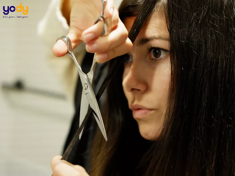 Hướng dẫn cách cắt tóc layer nữ tại nhà đẹp và đơn giản nhất
