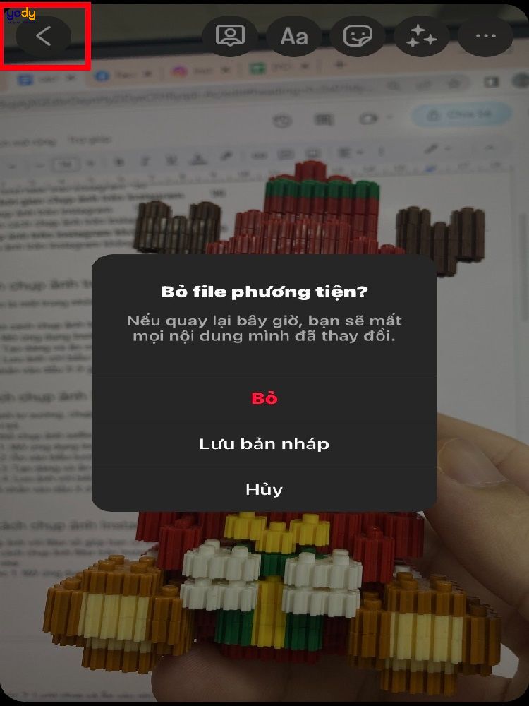 Nhấn vào dấu X ở góc trái màn hình để xóa bỏ bức ảnh vừa chụp