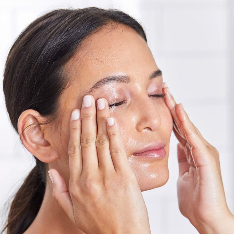 Cách dùng dầu tẩy trang chuẩn chuyên gia