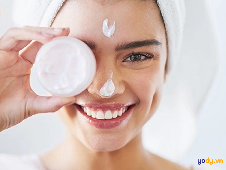 cách dùng nước tẩy trang đúng cách
