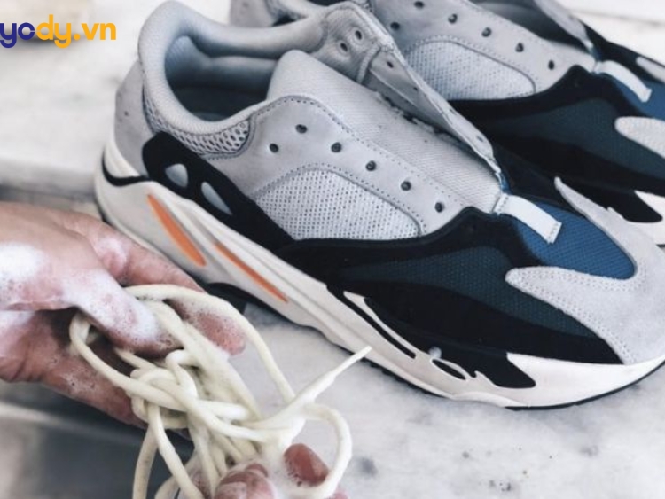 cách giặt giày thể thao