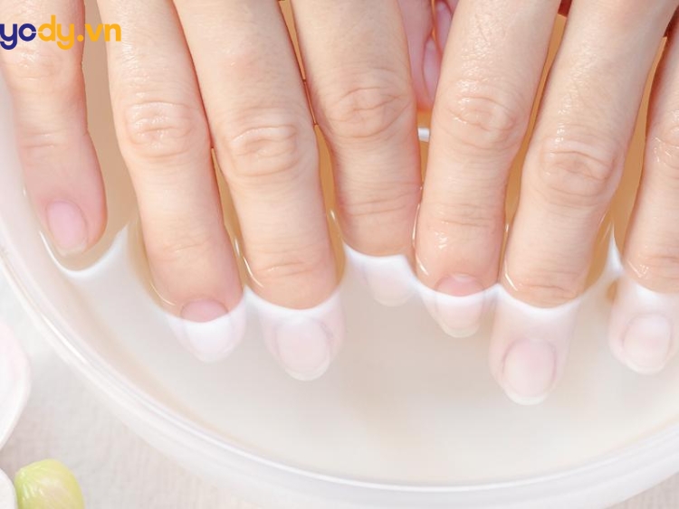 Cách gỡ móng giả