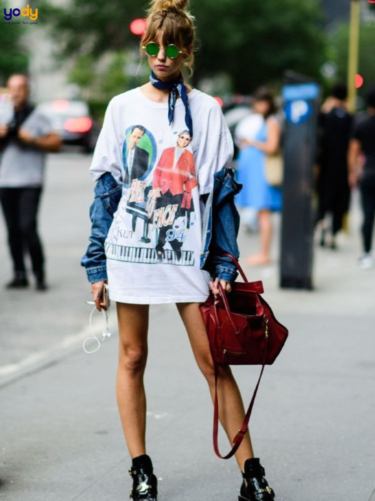 Phối cùng áo thun unisex
