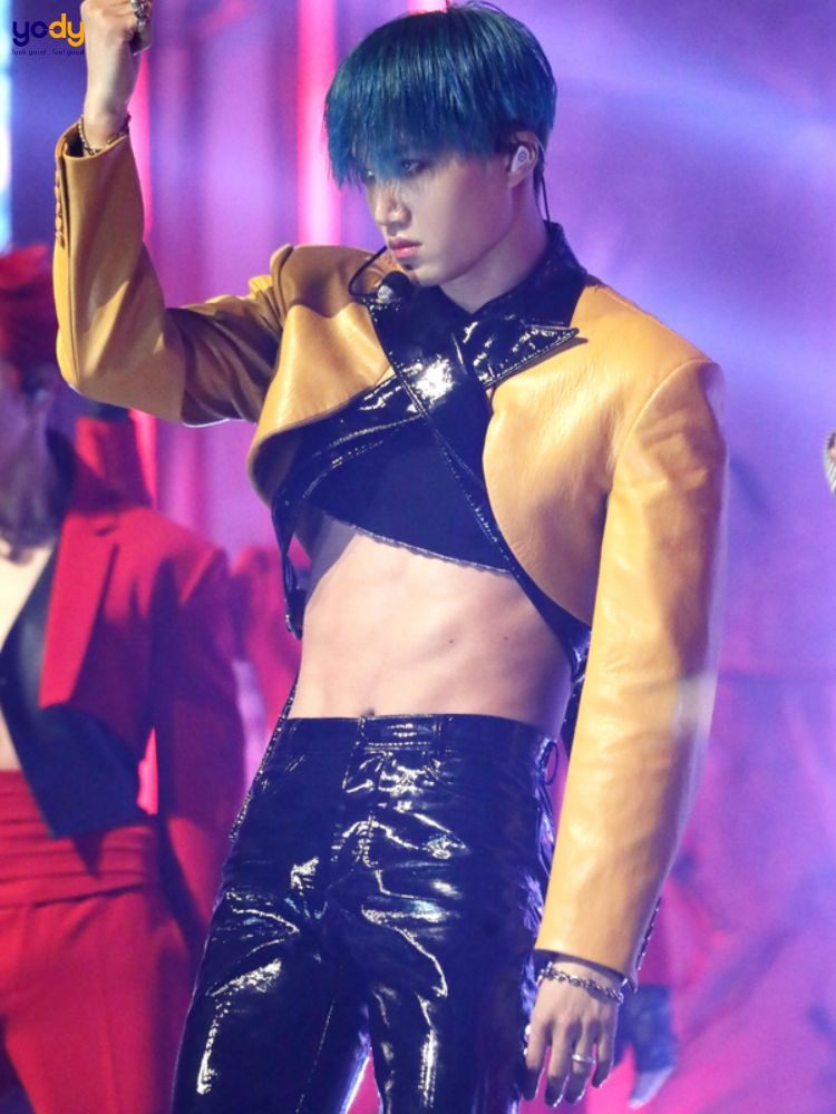 Áo croptop cho nam thêm "nóng bỏng"