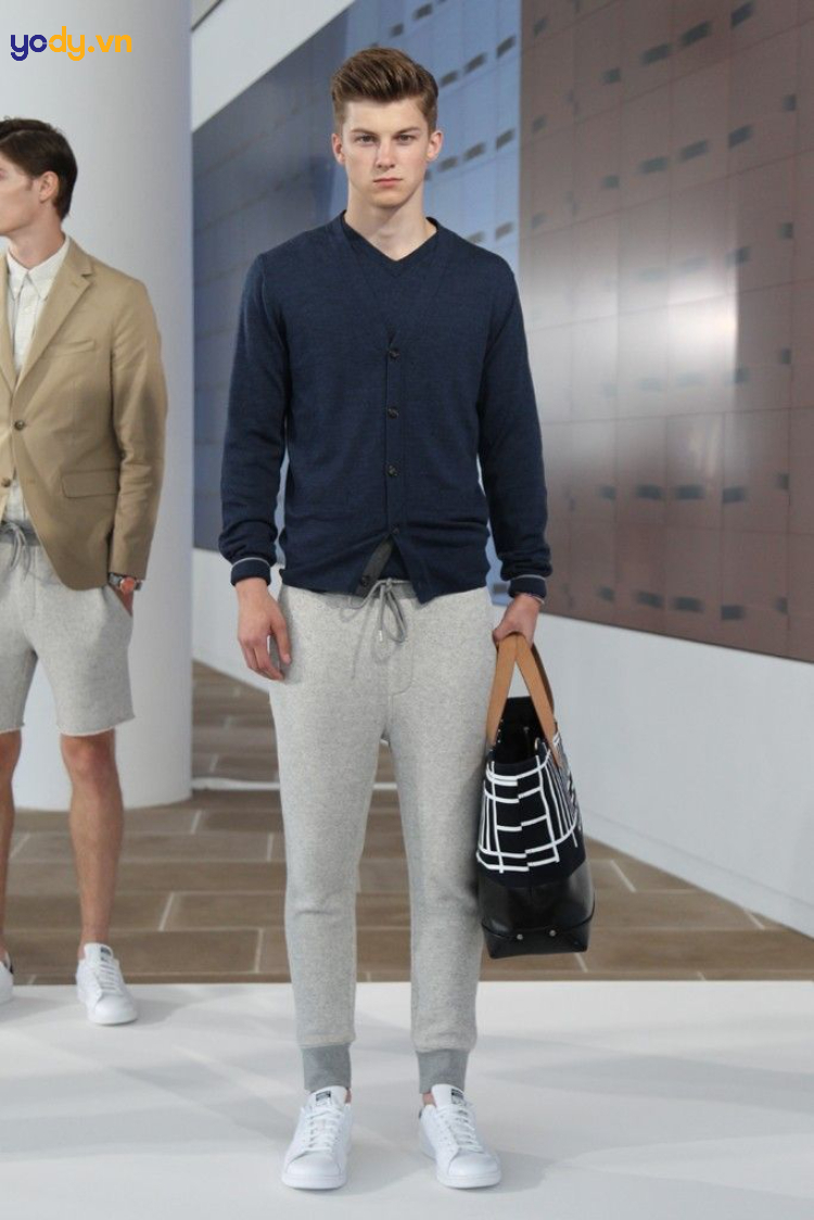Áo cardigan phối với quần jogger