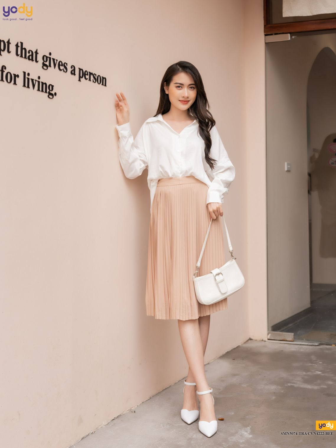 Tự tin sải bước cùng phong cách phối đồ với váy trắng | ACFC Blog: Tin Tức  & Xu Hướng Thời Trang Cao Cấp, Trendy