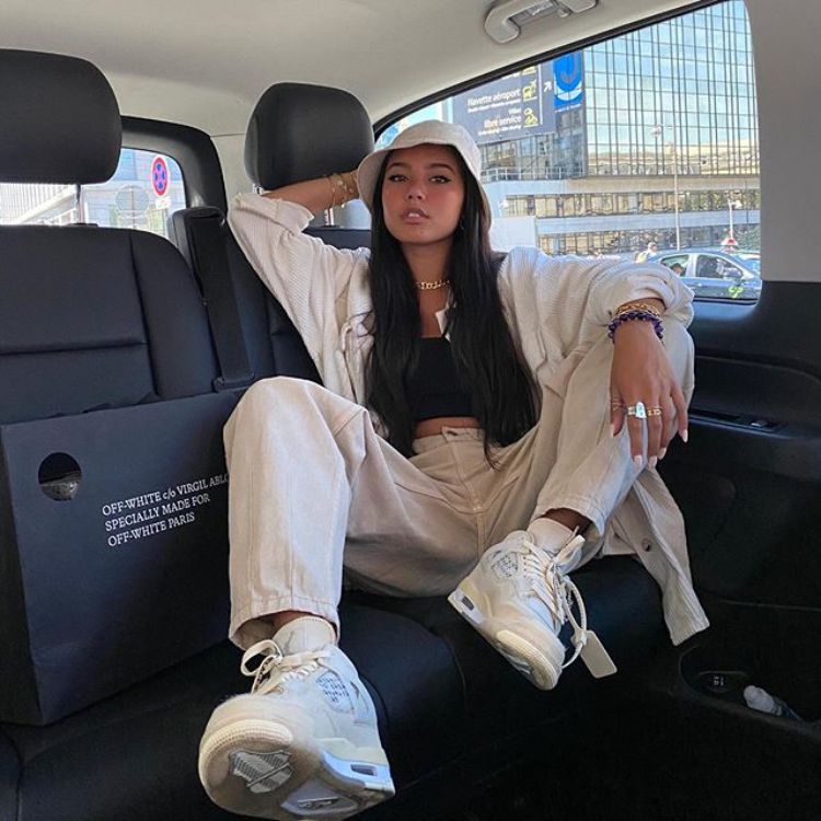 Giày Jordan 4 mix đồ kiểu street style