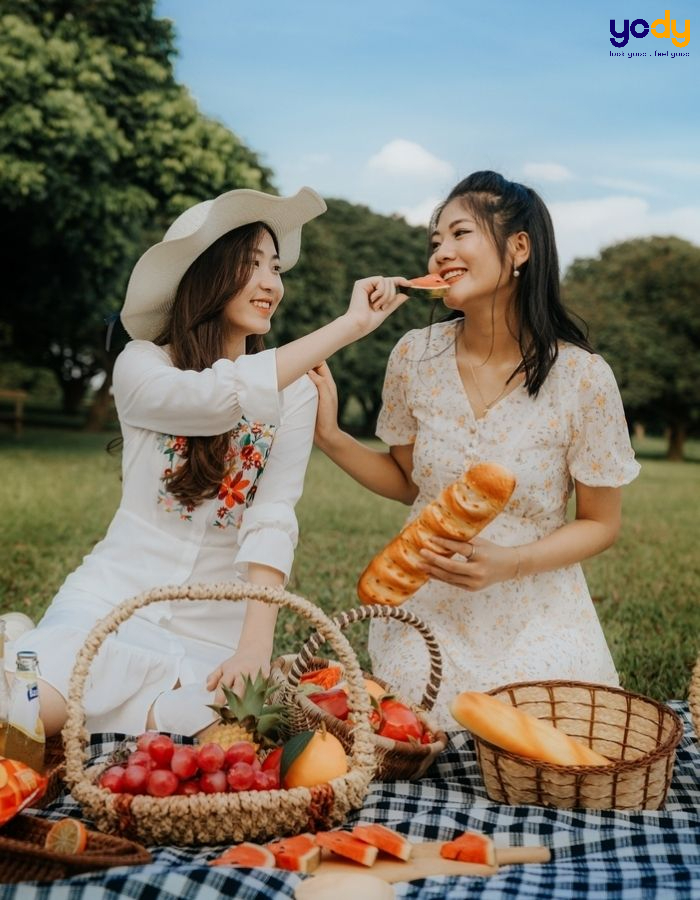 TOP 15 ý tưởng tạo dáng chụp ảnh picnic cực xinh ấn tượng