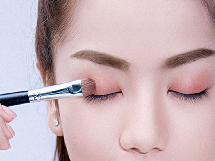 cách trang điểm mắt đẹp tự nhiên