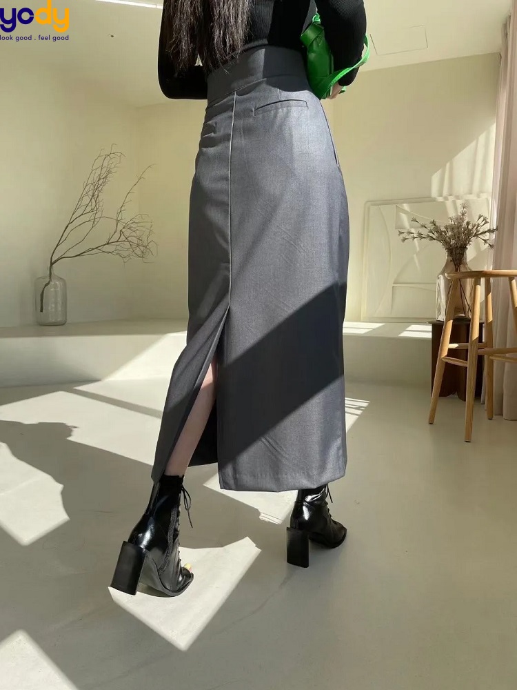 mẫu chân váy xẻ tà sau