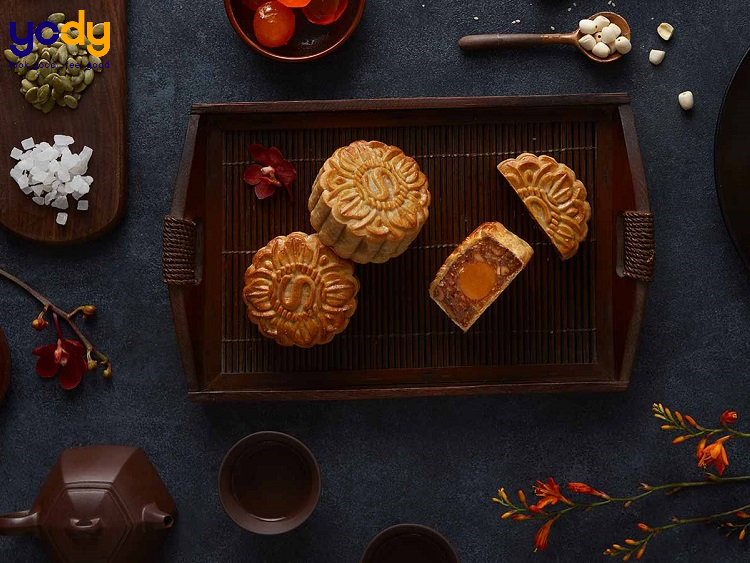 Hình ảnh bánh trung thu trên nền đen