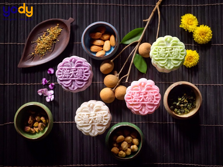 Trang trí, chụp ảnh bánh trung thu trên tấm tre màu trầm