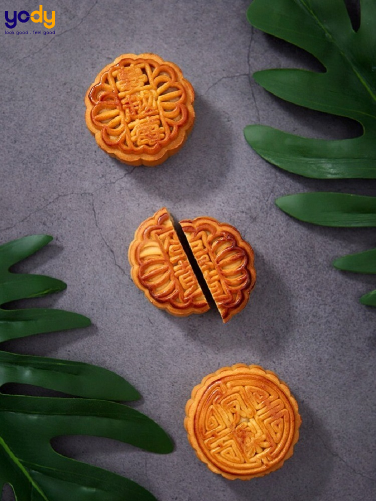 Ảnh bánh trung thu nghệ thuật trên nền xi măng