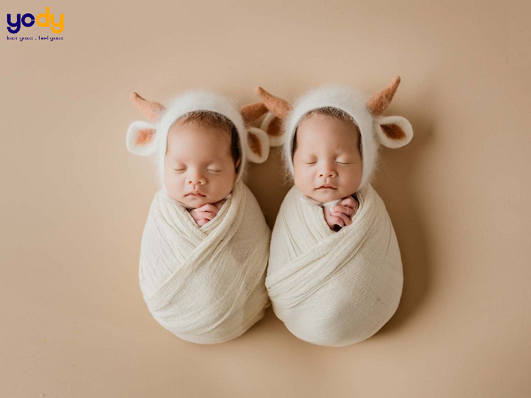 Chụp ảnh 2 bé đáng yêu